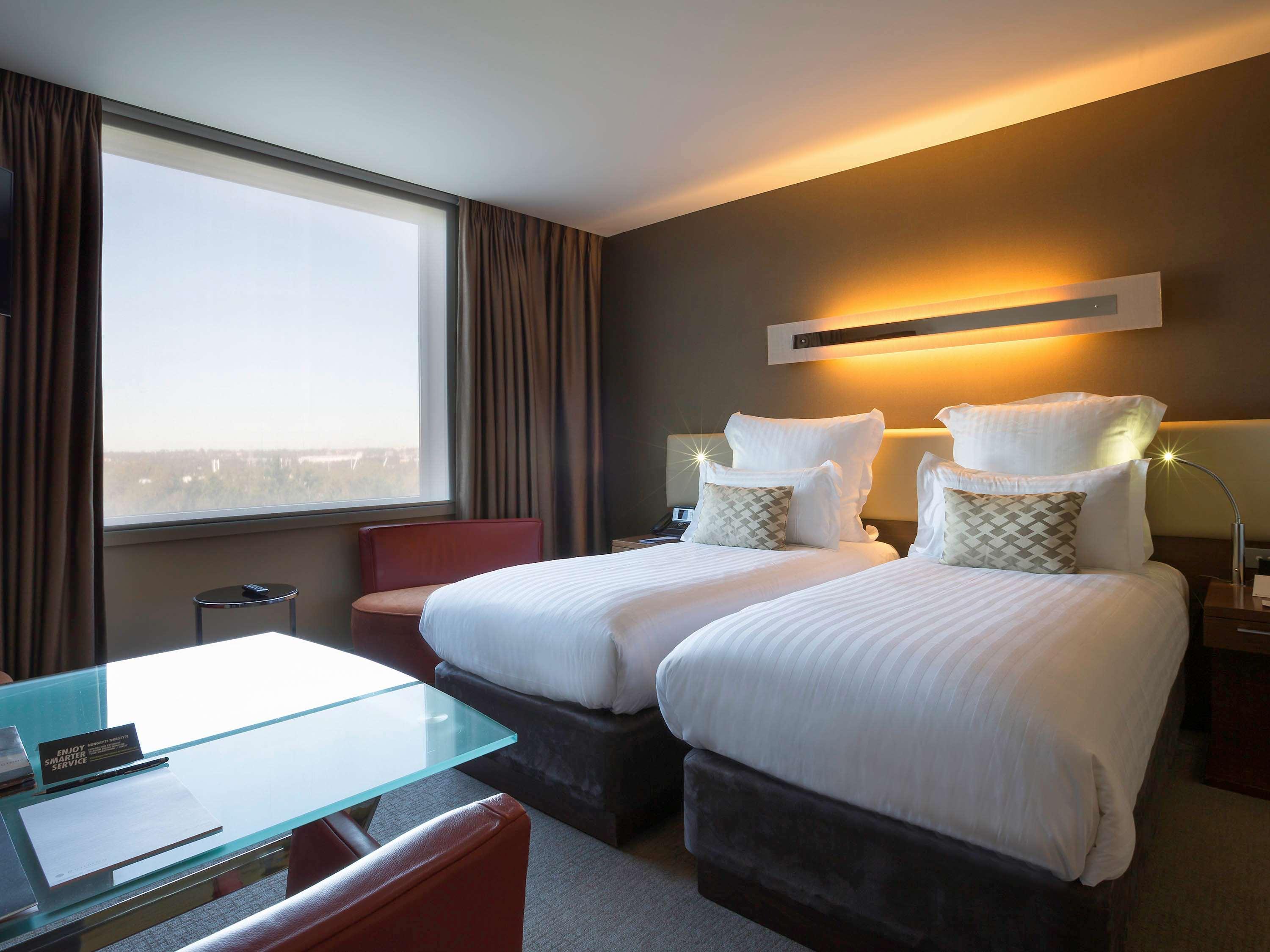 풀먼 시드니 올림픽 파크 외부 사진 A room at the Hilton London Heathrow